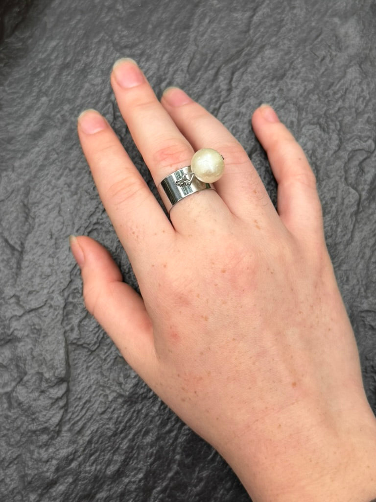 Uni pearl ring